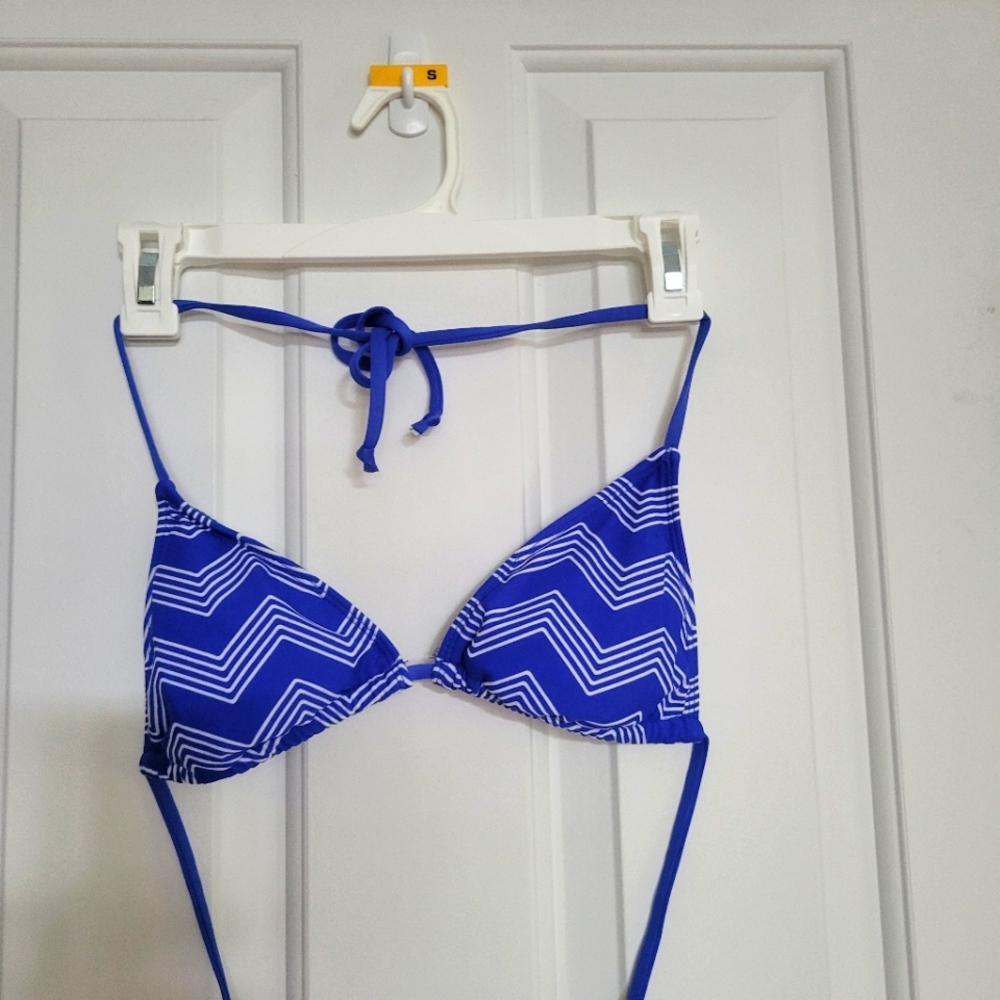 NWOT Mossimo Triangle Bikini Top - Picture 4 of 9